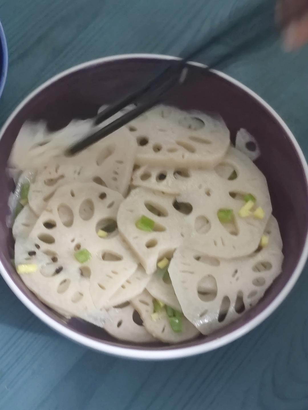 又白又脆的凉拌莲菜