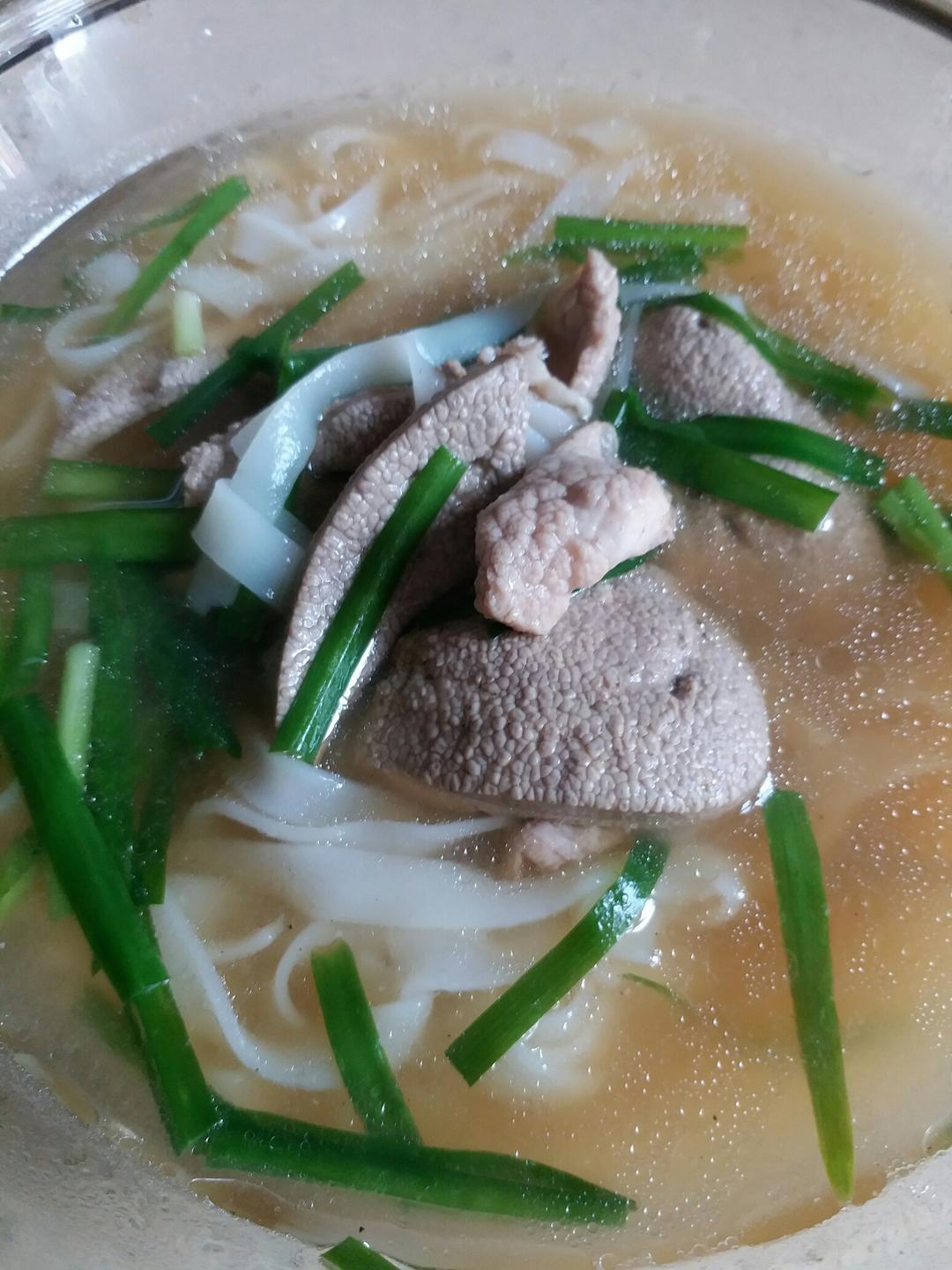 猪肝瘦肉汤河粉