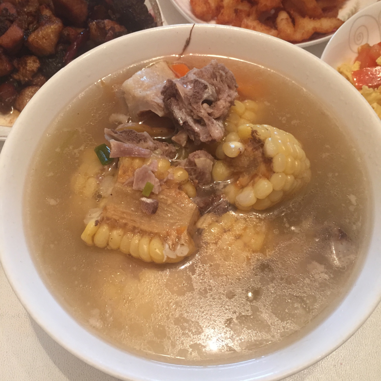 胡萝卜玉米排骨汤