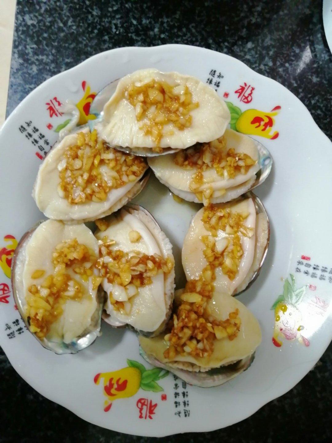 蒜蓉蒸鲜鲍鱼