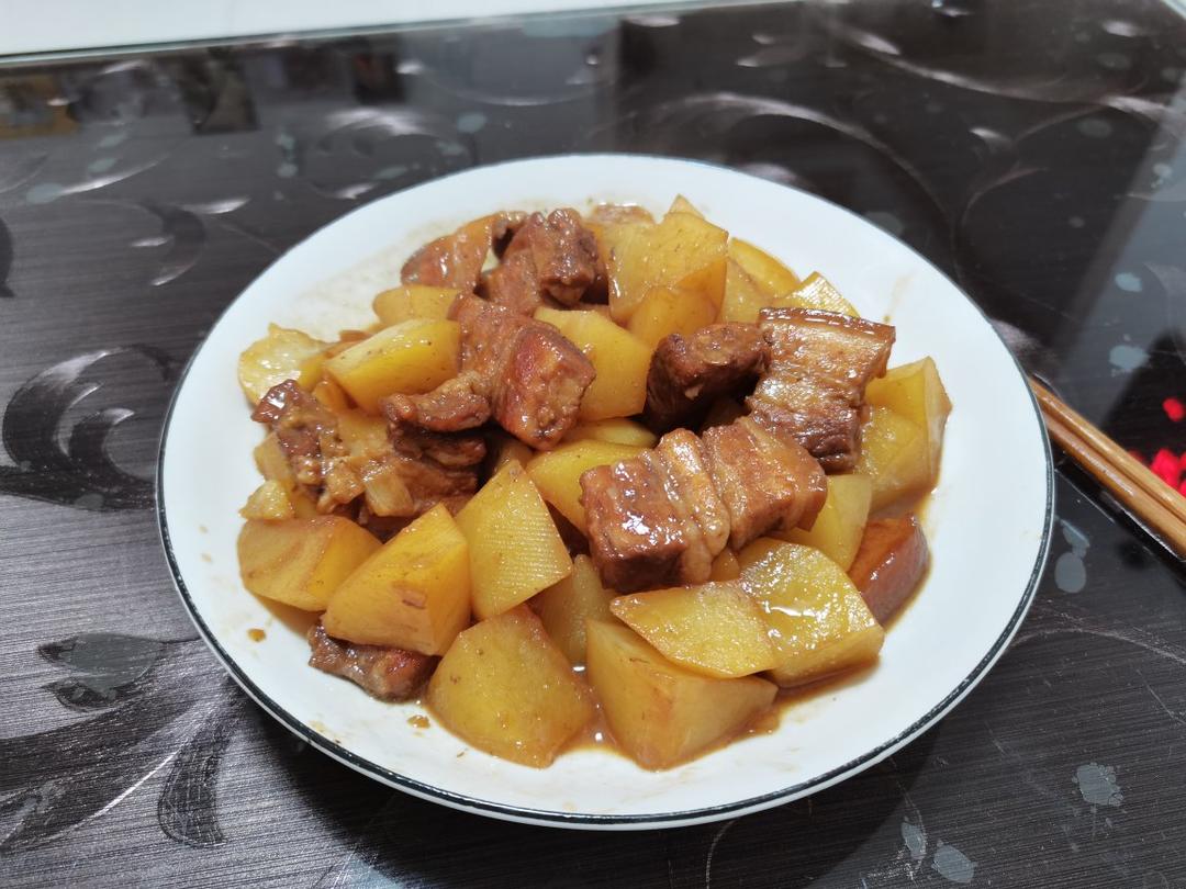 小兔子小做的红烧肉炖土豆(丝毫不腻)
