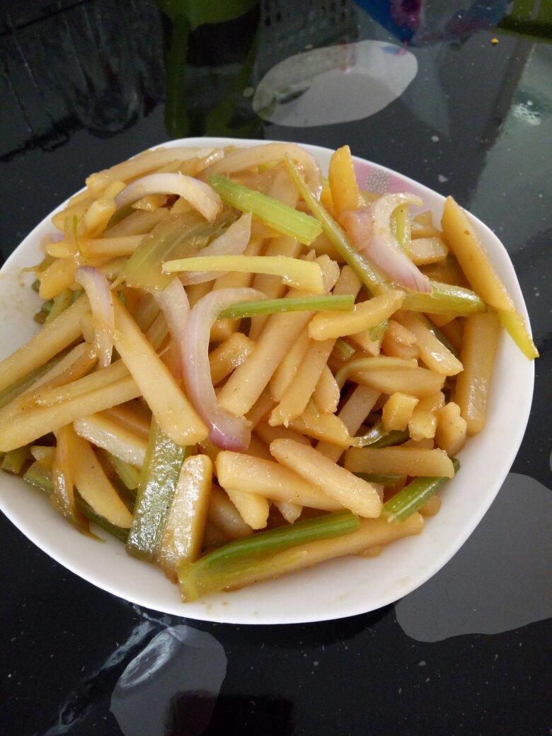 土豆炒芹菜
