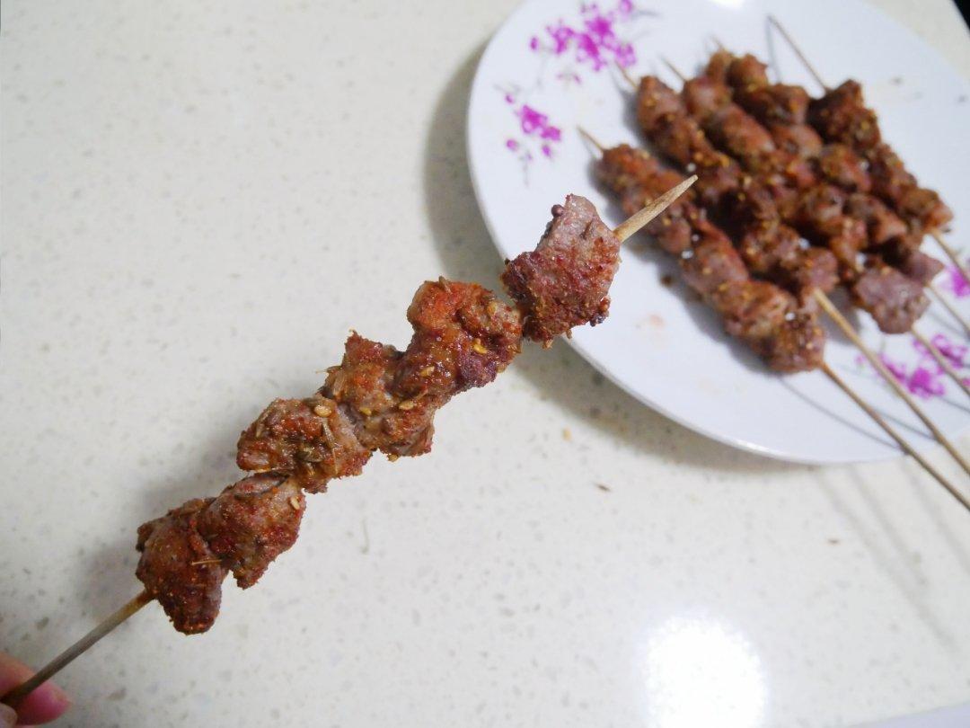 生烤羊肉串