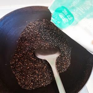 快速简易黑芝麻盐做法—为了我们乌黑亮丽的头发的做法 步骤4