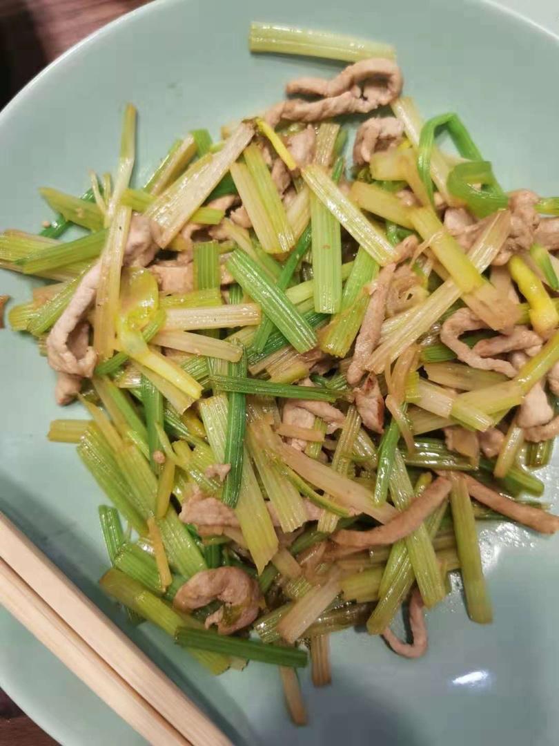 香芹炒肉家常下饭菜！