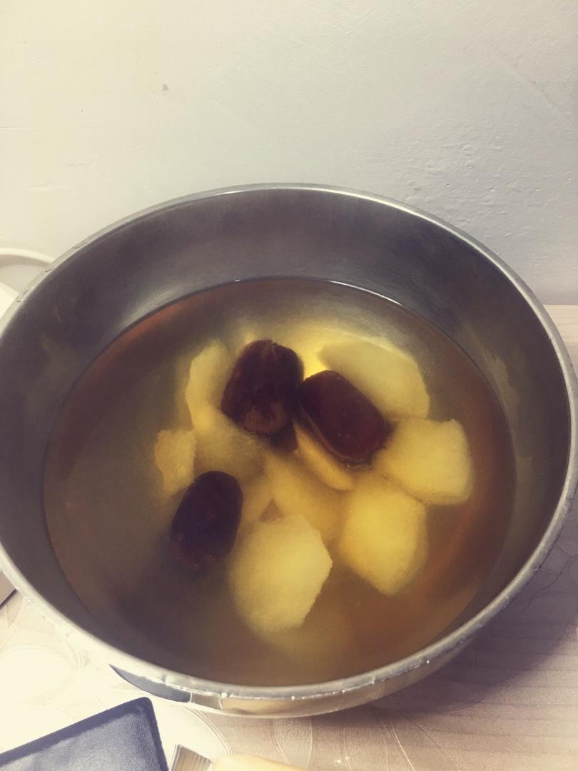 冰糖雪梨红枣养生汤