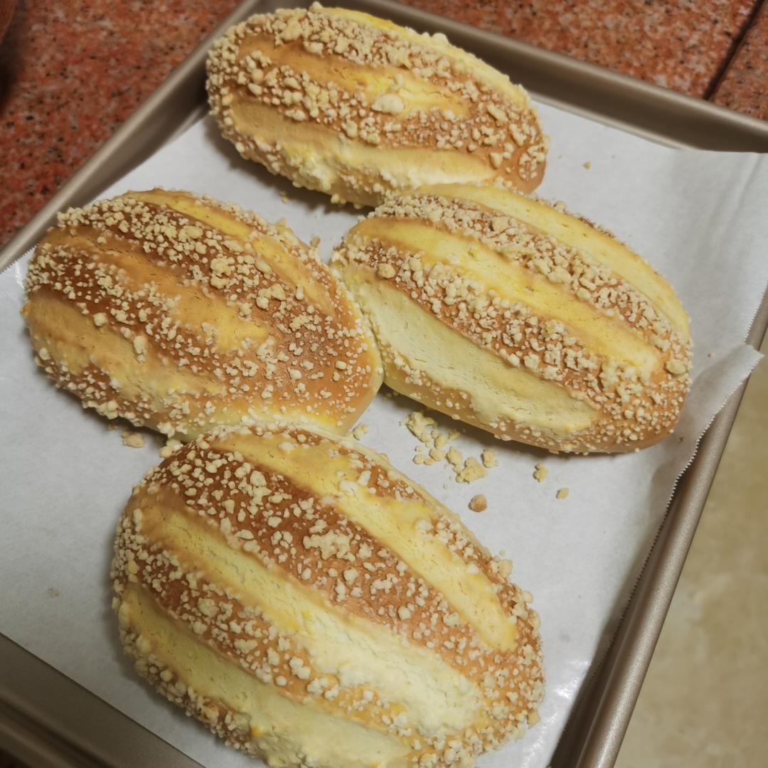 芋泥咸蛋黄软欧包