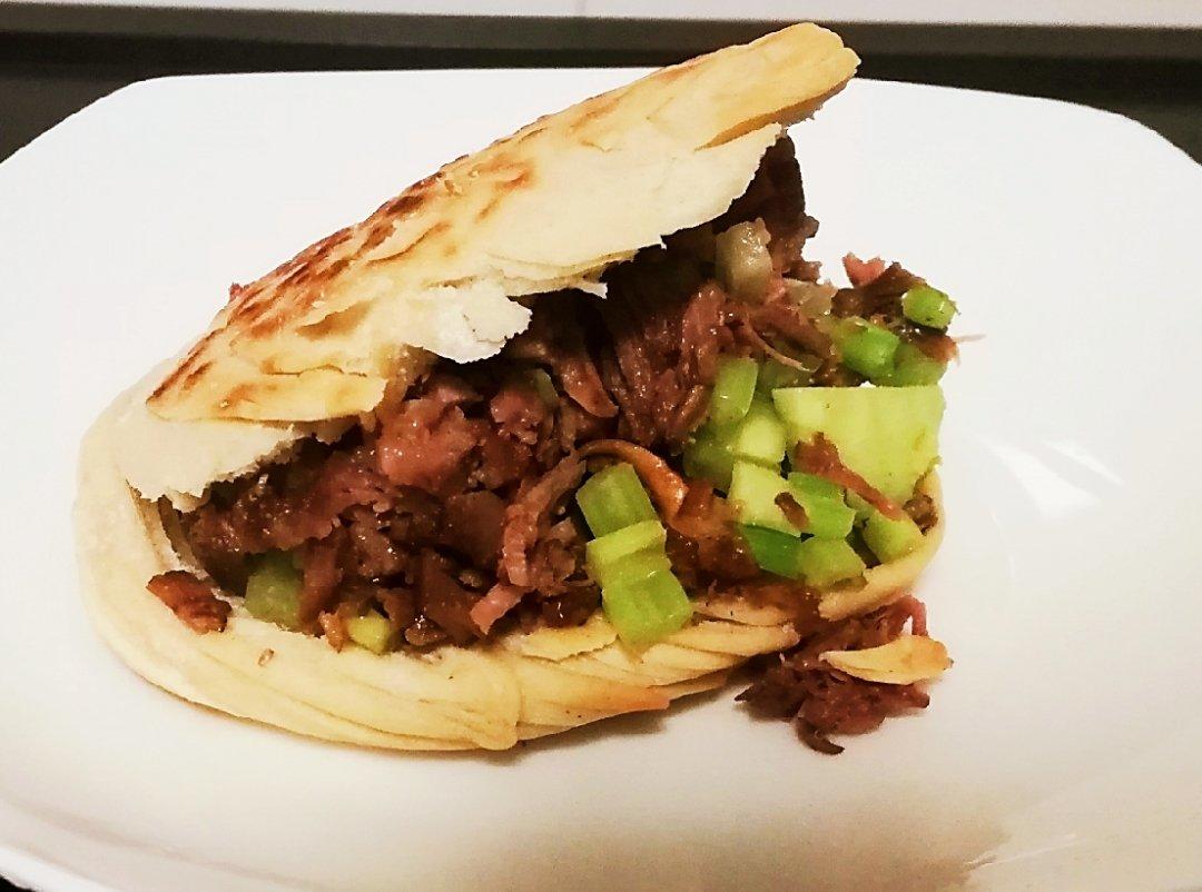 香米小厨做的2种馅料肉夹馍:潼关腊汁肉肉夹馍 & 孜然牛肉肉夹馍