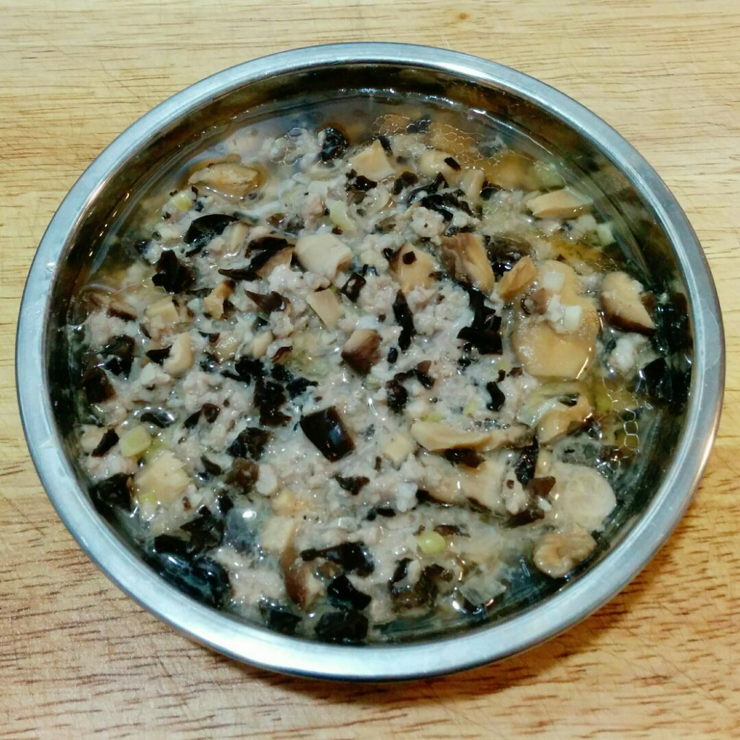紫色海湾做的香菇木耳蒸肉饼