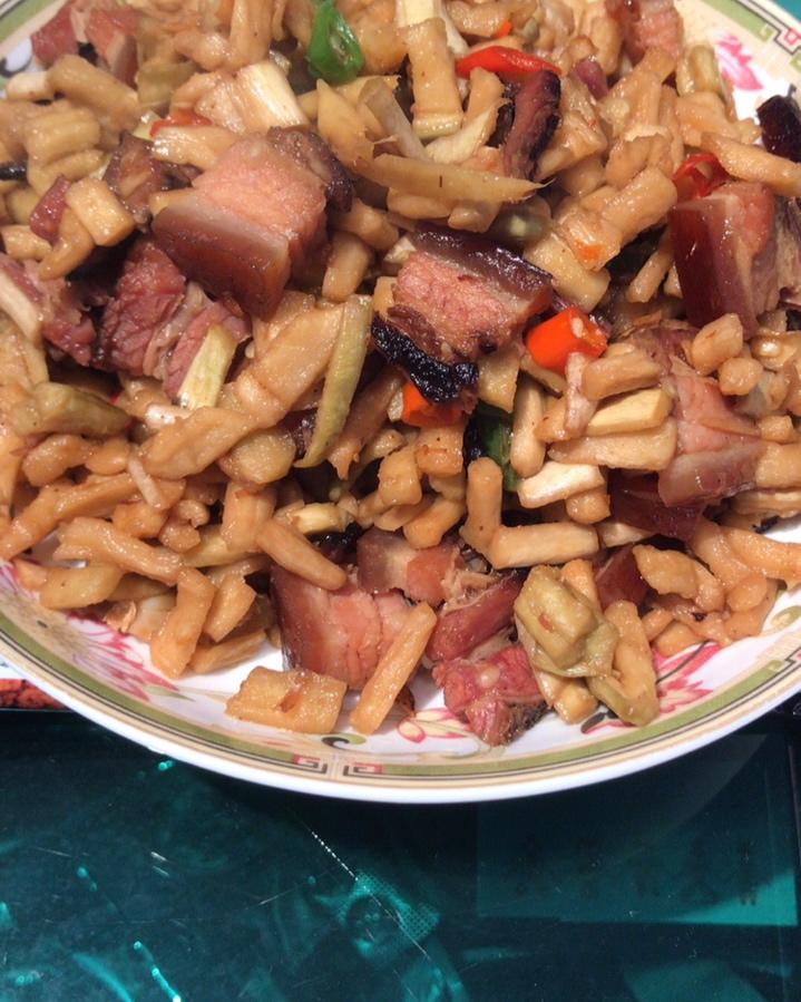 萝卜干炒腊肉（湘菜）新增腊肉快速去咸的方法