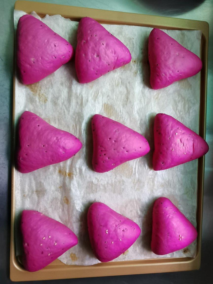 火龙果软欧包，粉嘟嘟～