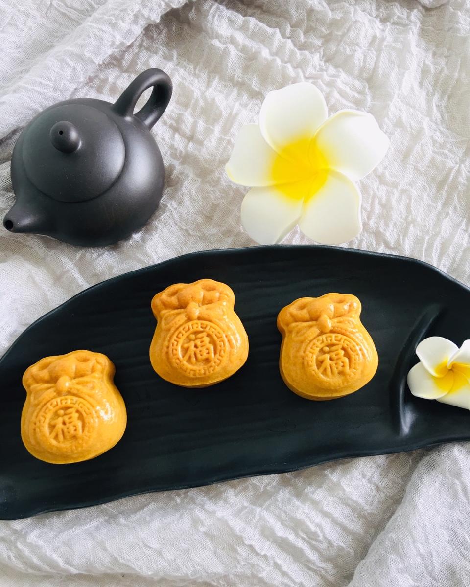 五福临门之五仁福袋月饼