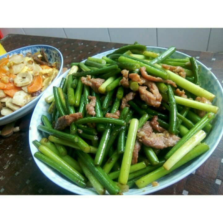 蒜苗炒肉丝