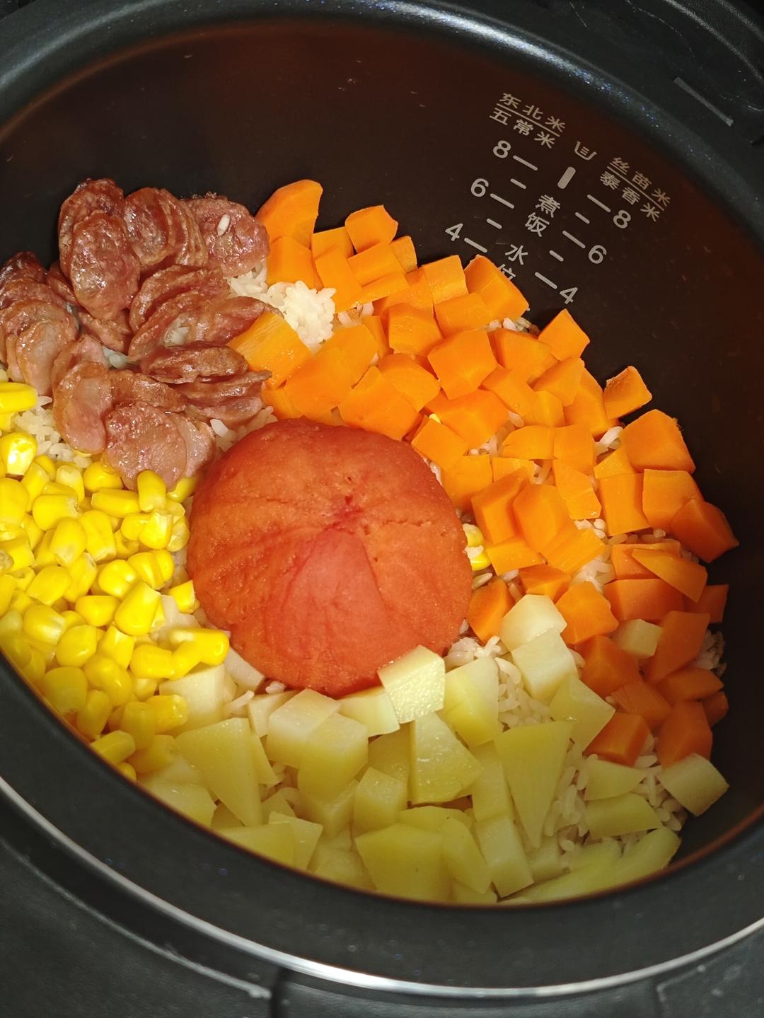 懒人电饭煲网红西红柿香肠腊肉饭