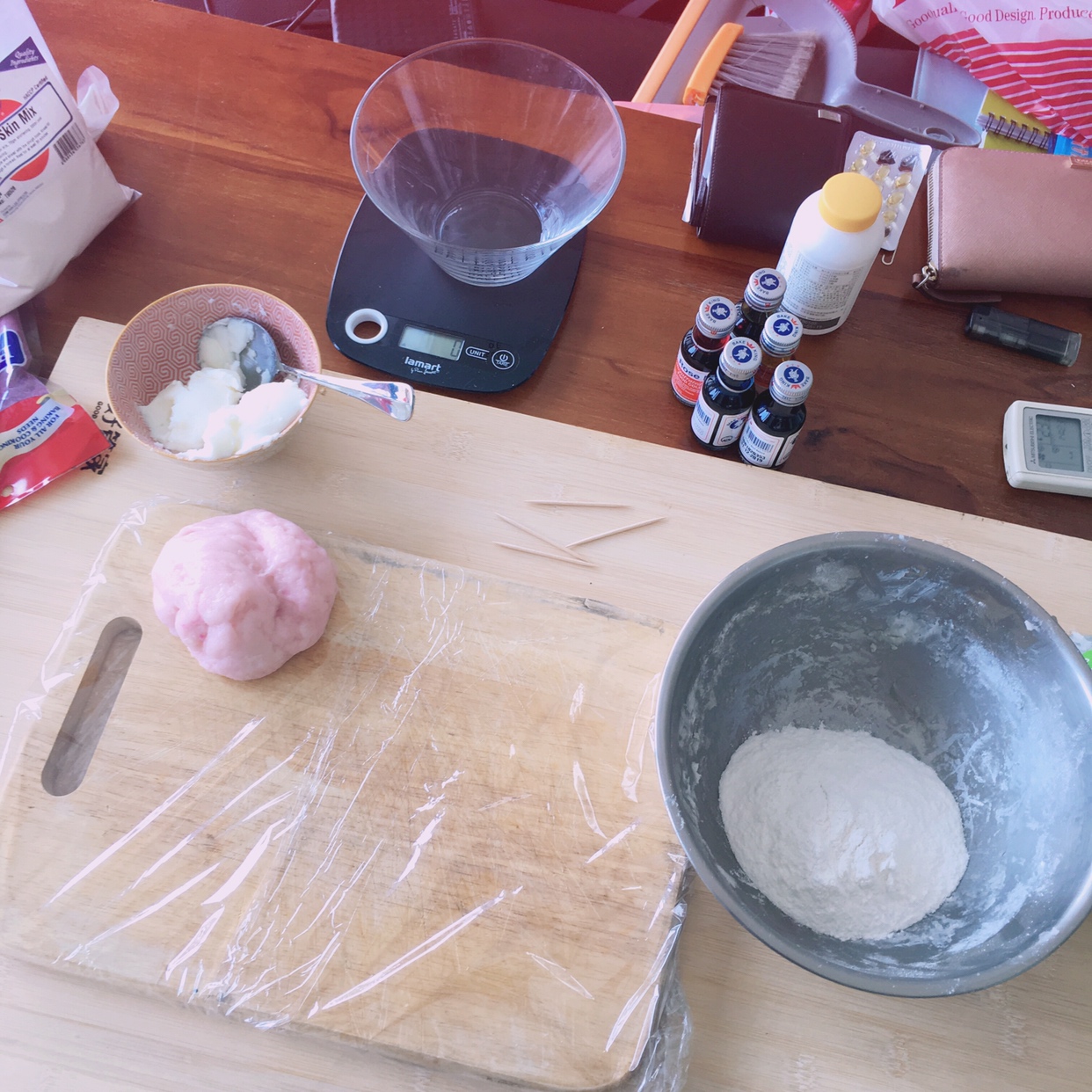 彩虹🌈奶黄冰皮&玫瑰🌹荔枝马丁尼冰的做法 步骤1