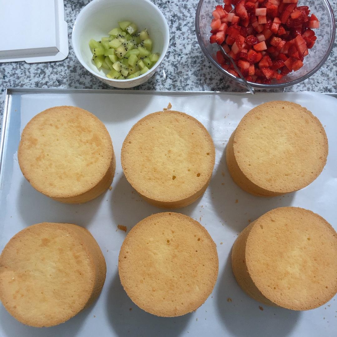 戚风蛋糕胚（方子是两个4寸加高或者一个普通6寸）
