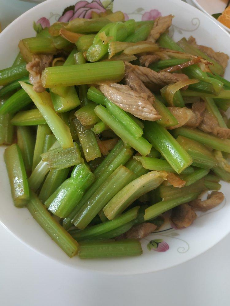芹菜炒肉
