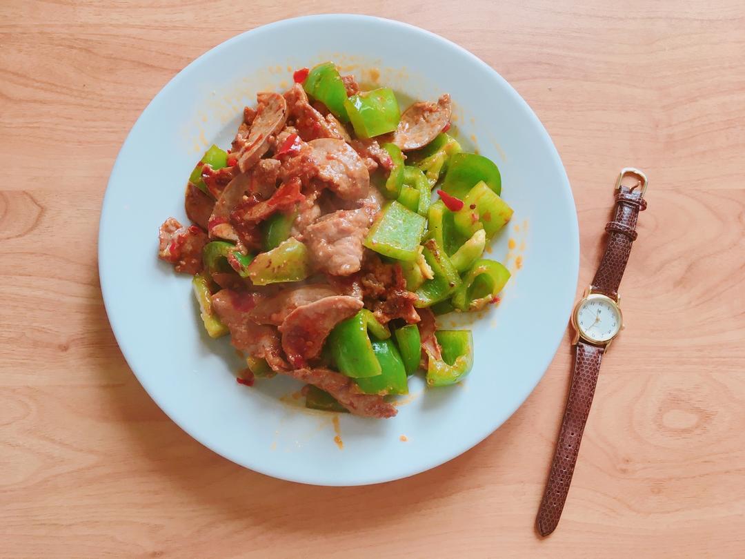 美丽的爆炒牛肝