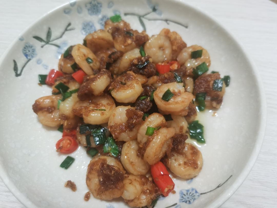 厨师长教你：“蒜香虾仁”的家常做法，蒜香味浓，虾肉Q弹