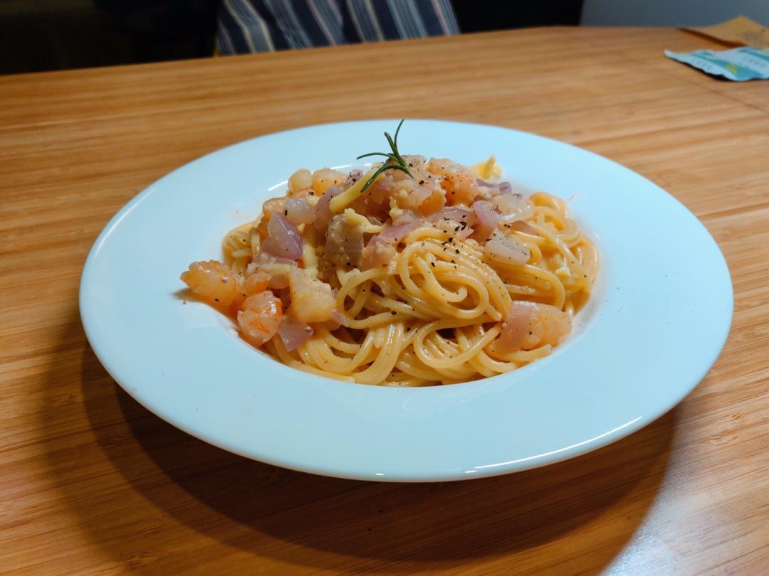 白葡萄酒海鲜意面（Seafood Pasta with White Wine）