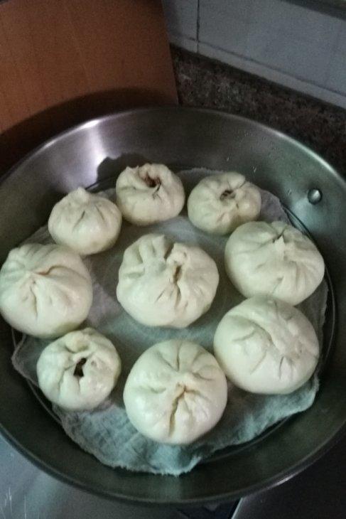 云朵般松软爆浆蜜汁叉烧包