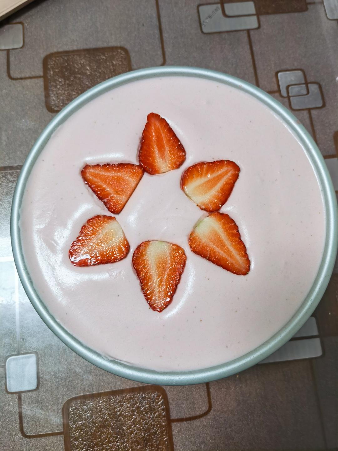 6寸草莓慕斯蛋糕