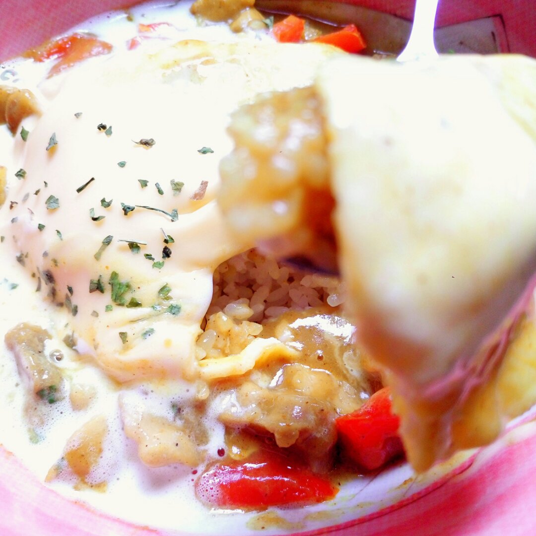 奶香鸡肉咖喱蛋包饭