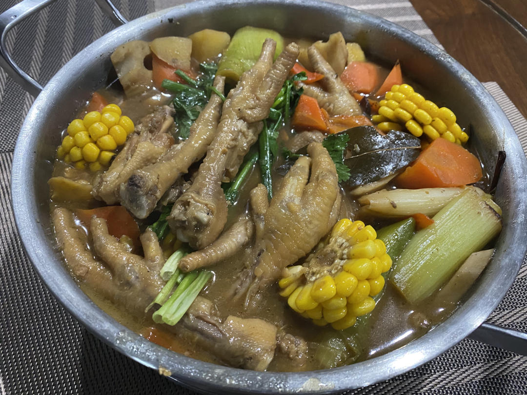 胖哥俩鸡爪鸡翅虾煲