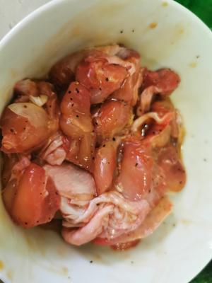🔥低卡低脂营养全面🔥鸡腿肉炒鲜蔬的做法 步骤2