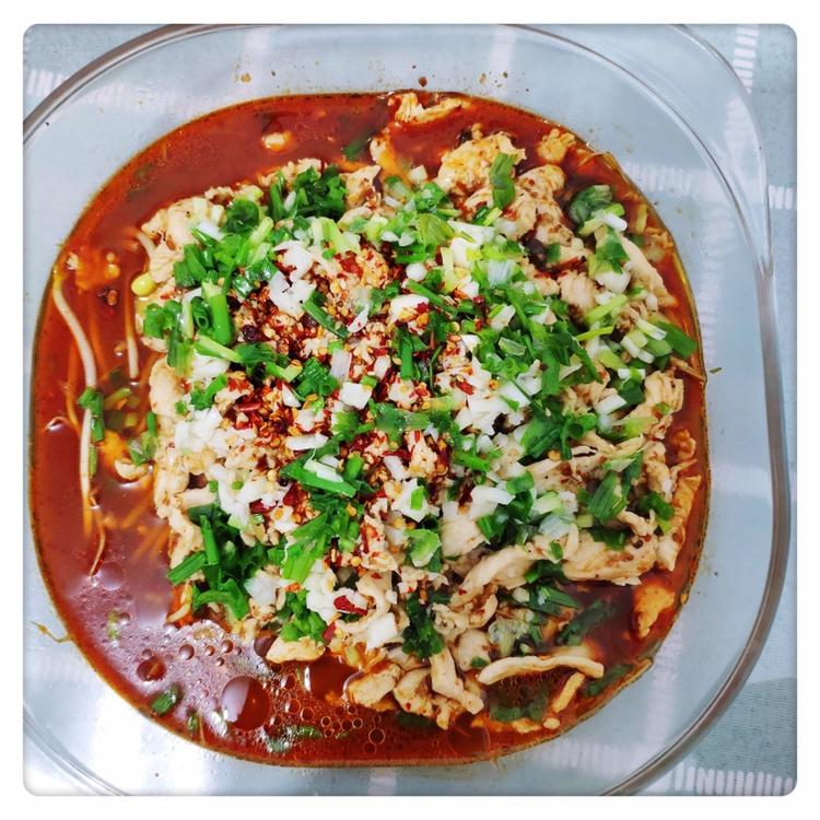 麻辣水煮鸡胸肉～快手菜的做法