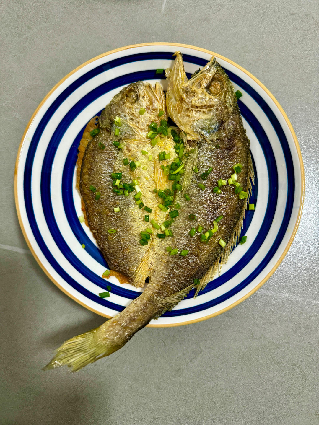 煎鱼/煎黄花鱼/漂亮不掉皮/铁锅煎鱼不粘锅