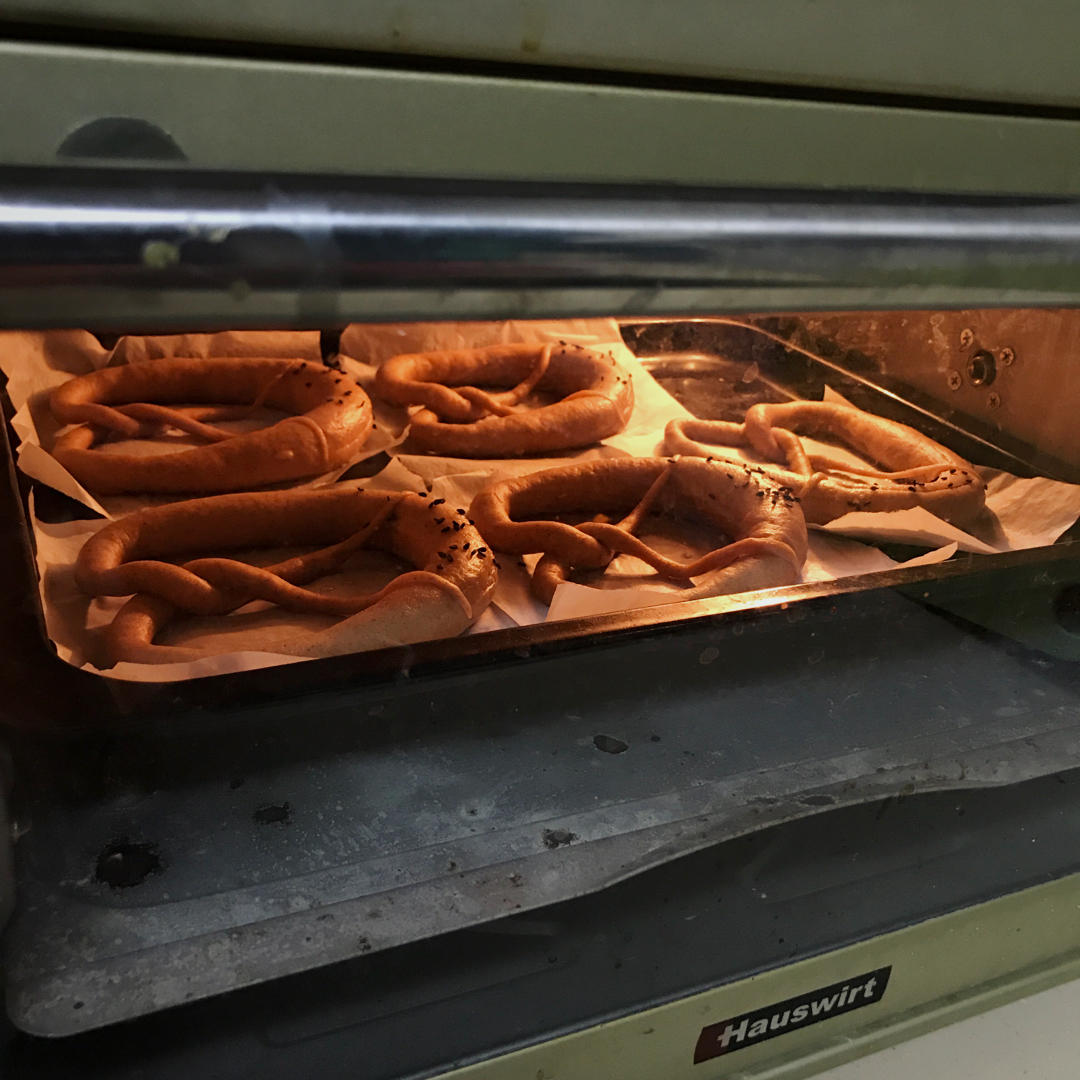 🥨黑麦碱水包Brezel🥨（小苏打版）