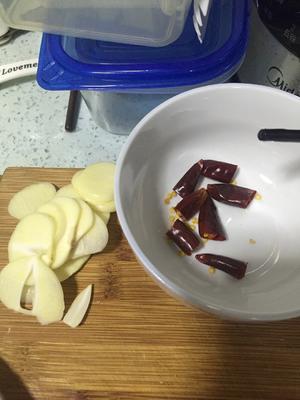茄子炒豆角（改良版 健康少油）的做法 步骤3