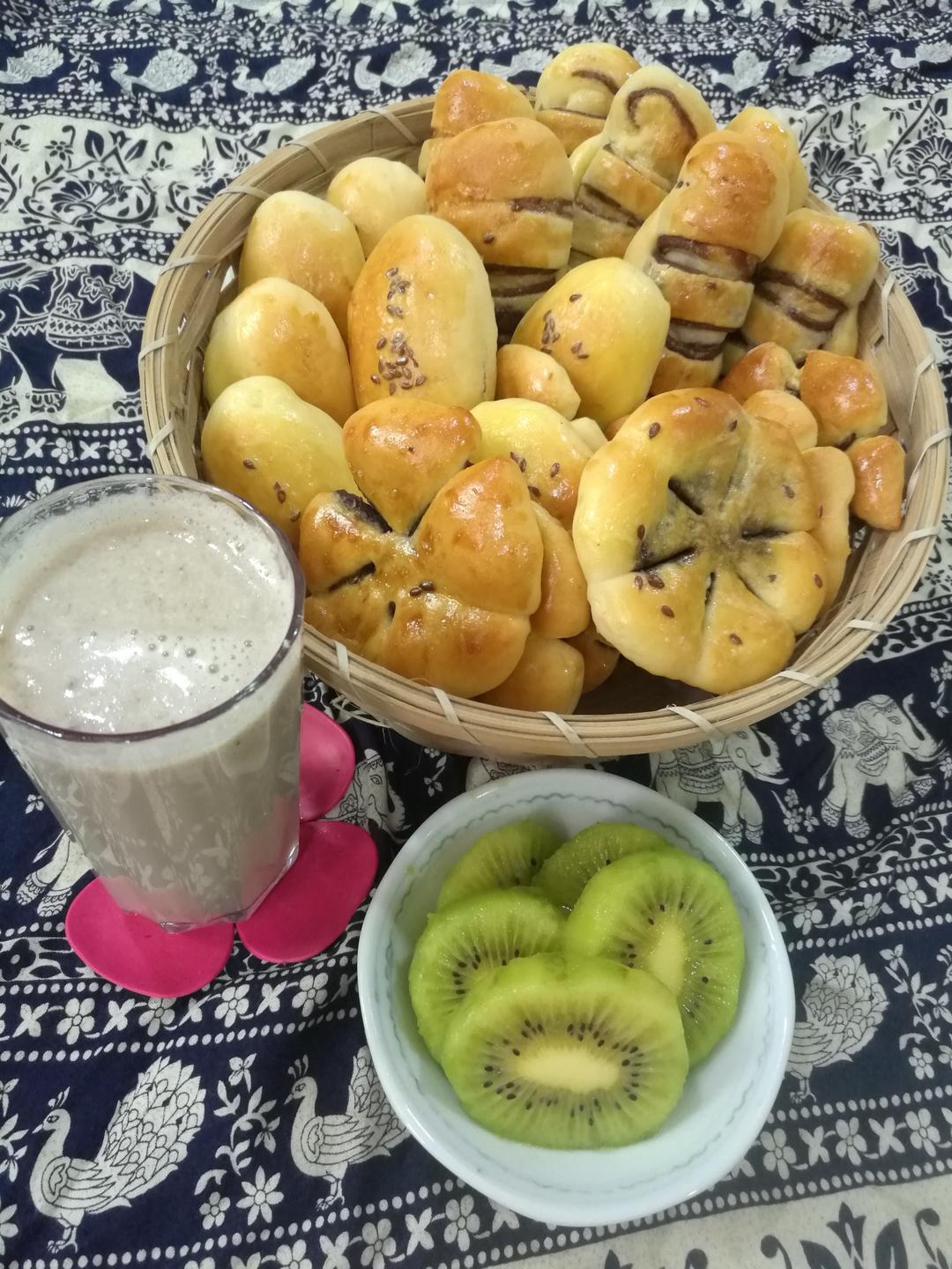 红豆沙面包卷——好吃得不得了#皮黑森林#