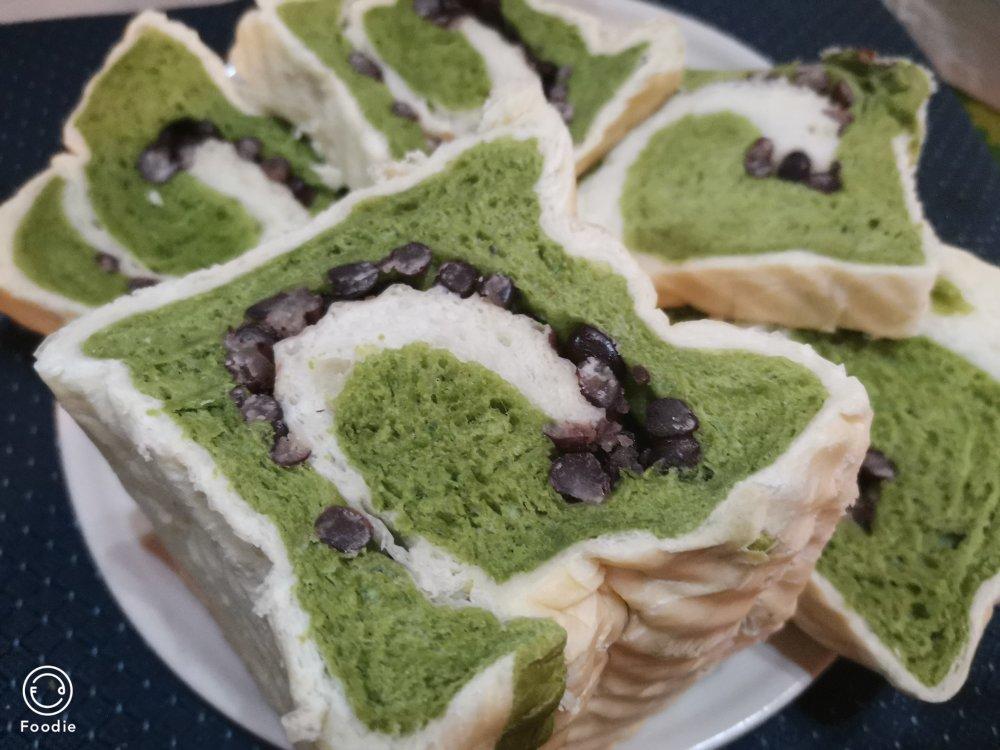 清香柔软的抹茶红豆吐司