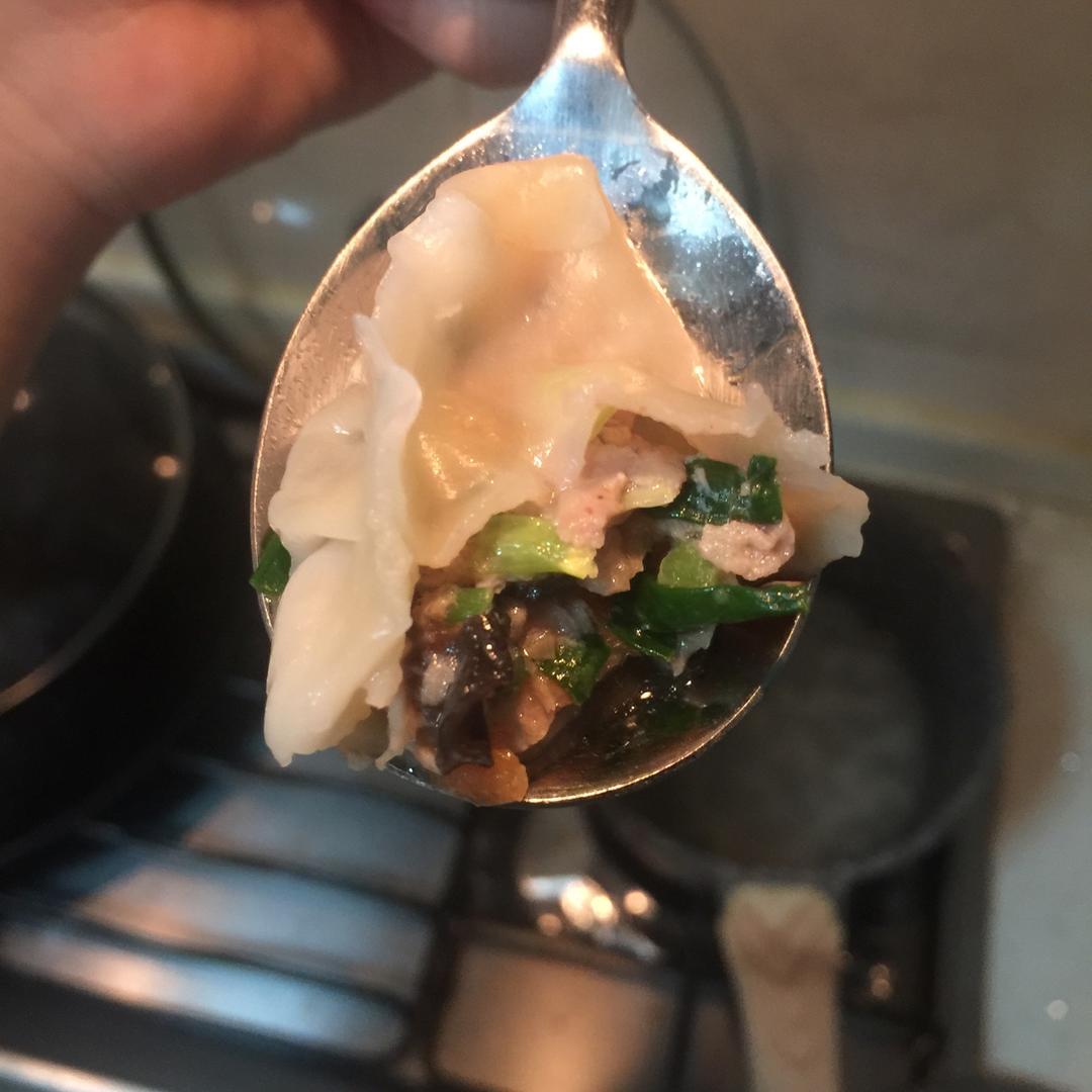 芹菜木耳鲜肉水饺