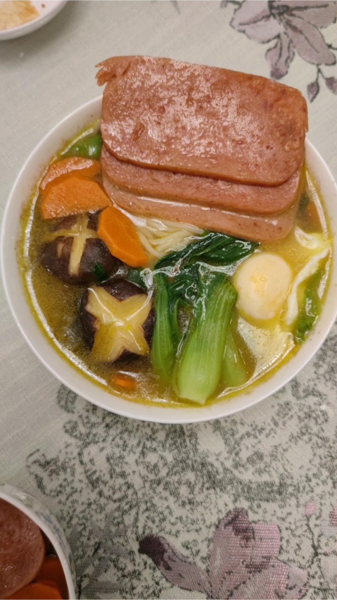 【冬天，下班回家吃碗热汤面，暖心暖胃舒服图片】张瑛学做饭_下厨房