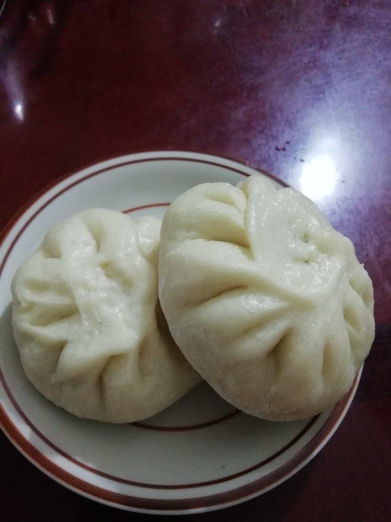 韭菜鸡蛋馅包子，鲜肉包子