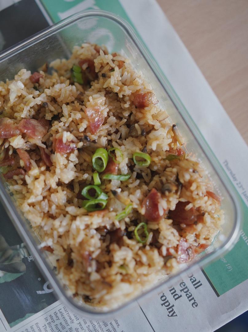 腊肠香菇青菜炒饭