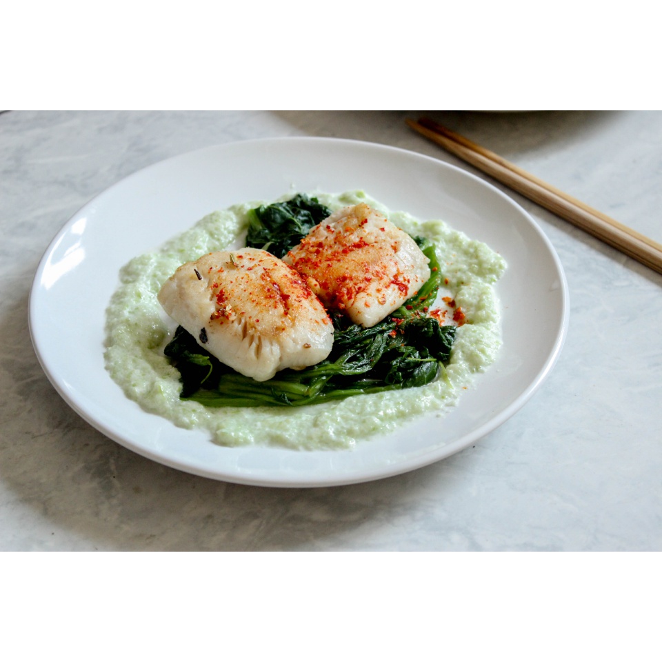 希腊风香料煎鲷鱼佐酸奶黄瓜酱