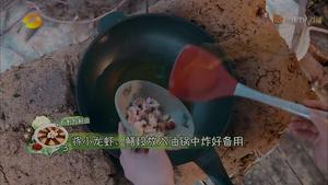 向往的生活2 の 虾爆鳝面的做法 步骤4