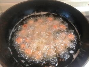 炸猪肉丸子(藕丸子、包含狮子头的做法)的做法 步骤8