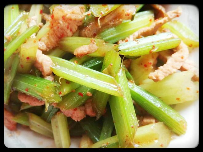 芹菜炒肉——各类荤素搭档的做法