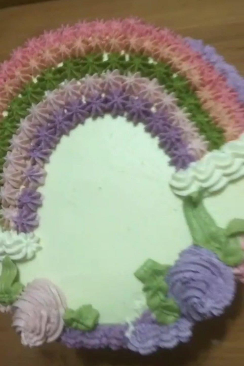 彩虹生日蛋糕