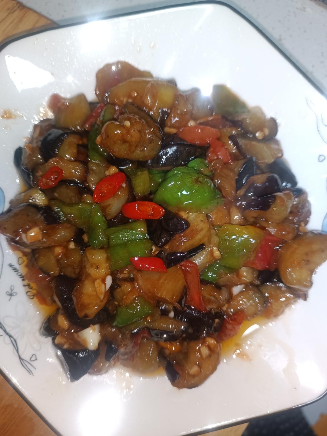 红烧茄子（佐西红柿尖椒）