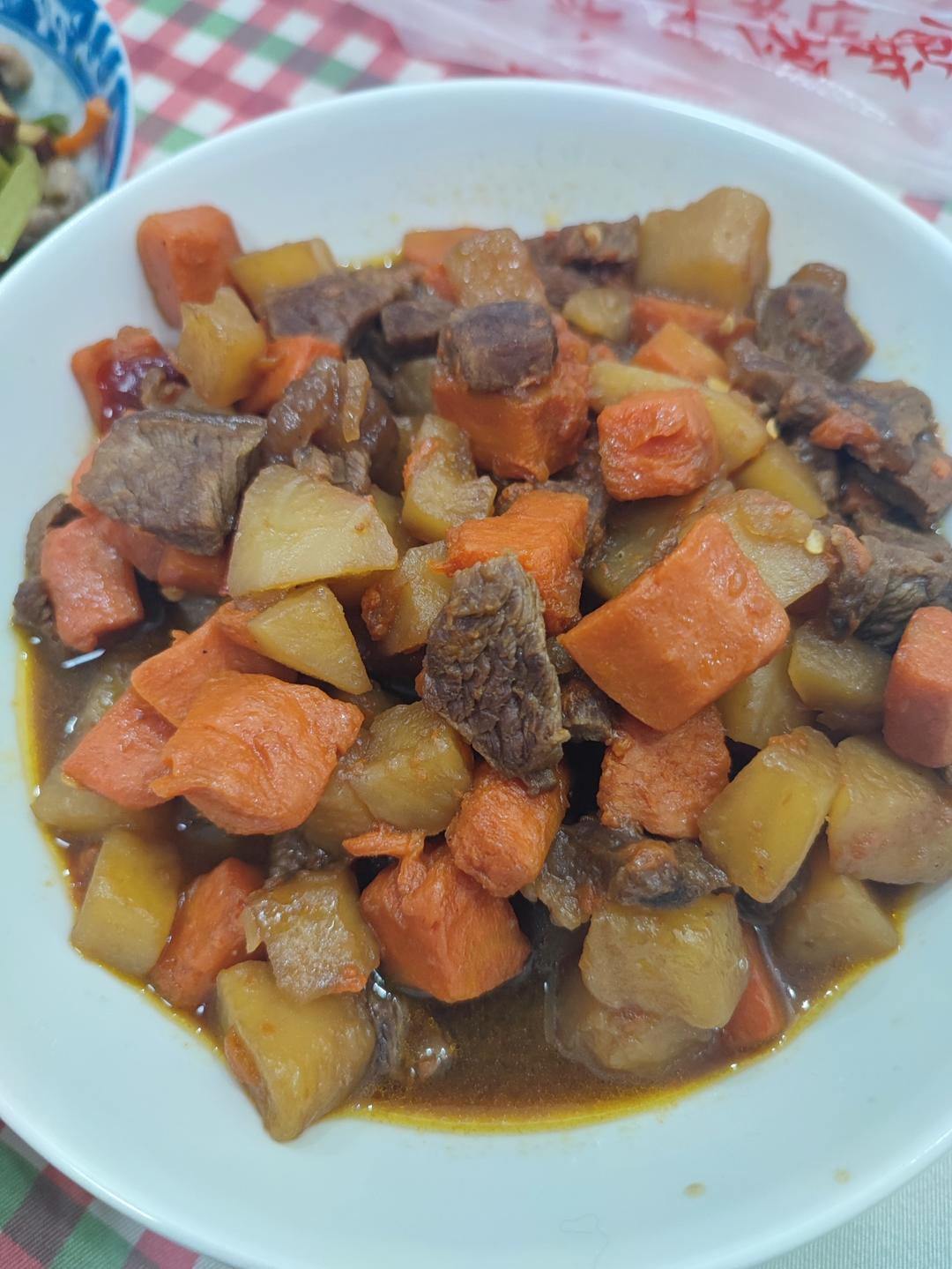 西红柿土豆胡萝卜炖牛腩