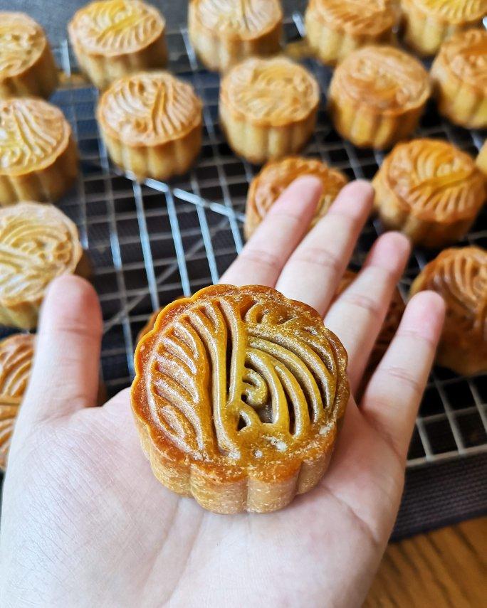 广式月饼—蛋黄莲蓉月饼