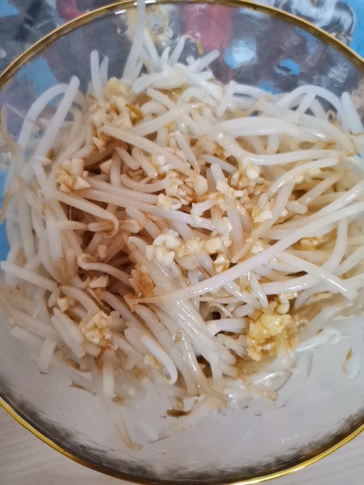 一上桌就会被哄抢光的，爽口凉拌菜豆芽粉丝