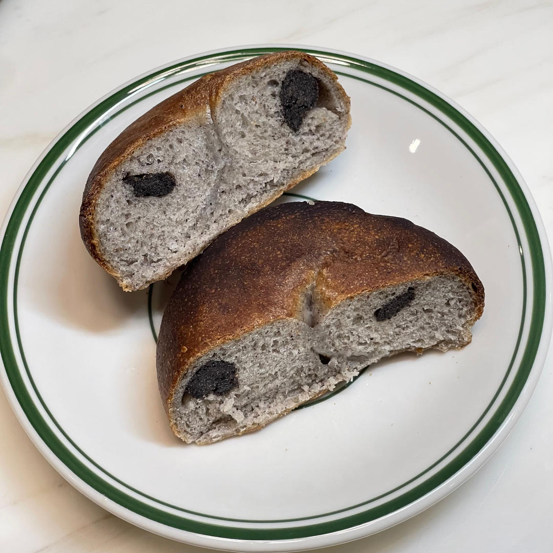 双倍黑芝麻奶酥贝果🥯一起吃养生贝果吧