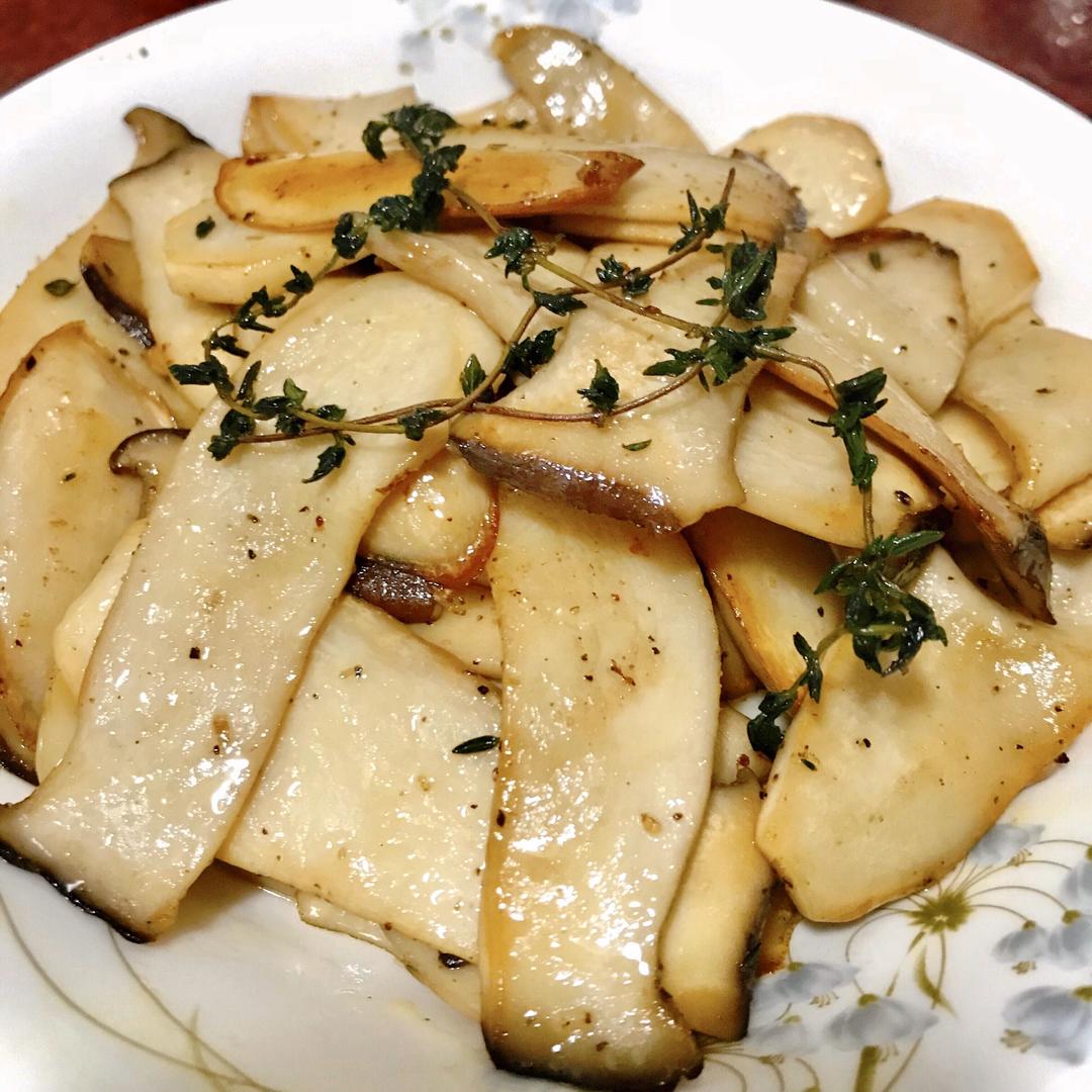 平凡料理中的高级味道之黄油煎杏鲍菇的做法